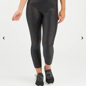 Booty Boost® Active 7/8 Leggings,
Metallic Mist